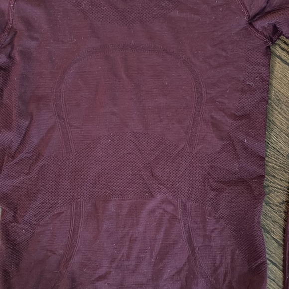 Ignore wrinkles : lululemon maroon long sleeve - Picture 2 of 3